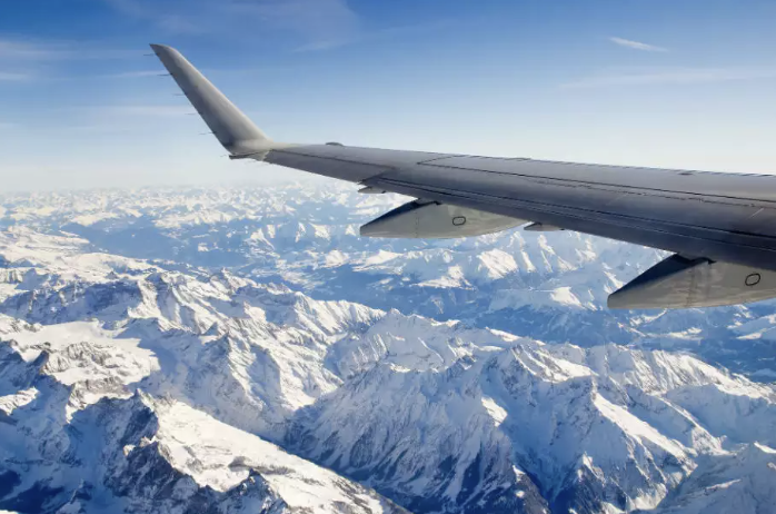 Srinagar Skies: Flight Facts for Delhi to Srinagar Travel